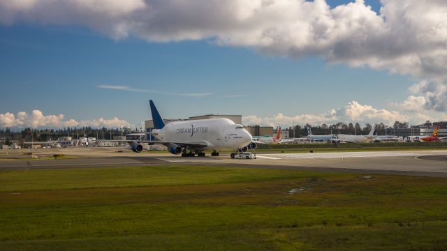 Boeing 747-400 (N718BA)