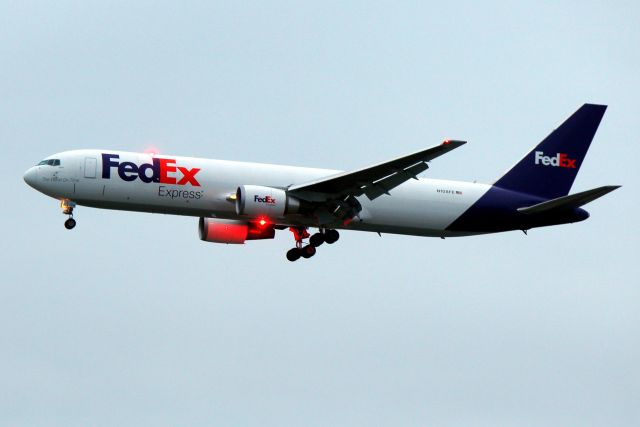 BOEING 767-300 (N108FE) - FDX 733 arriving from Memphis