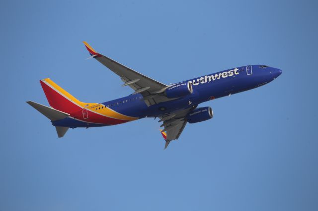 Boeing 737-800 (N8308K)