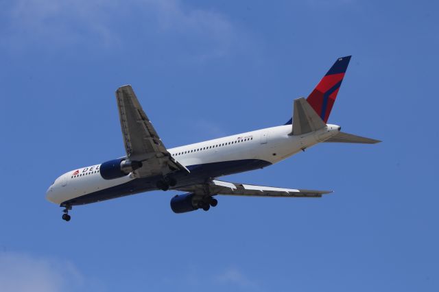 BOEING 767-300 (N129DL)
