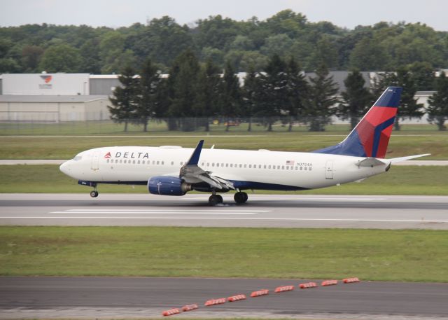 Boeing 737-800 (N3754A) - Flight 1916 from MSP (August 21st, 2019) 