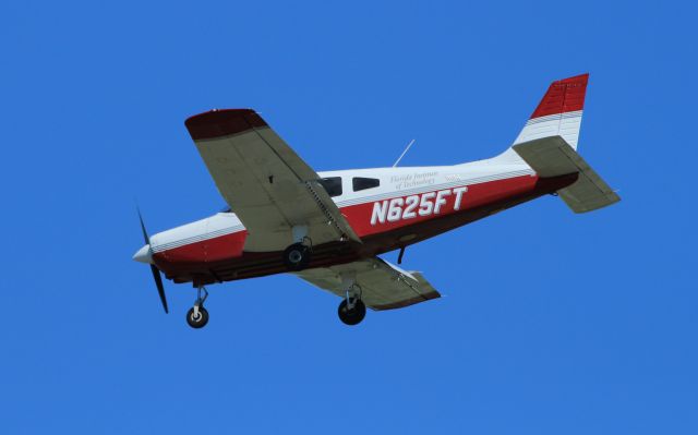Piper Cherokee (N625FT)