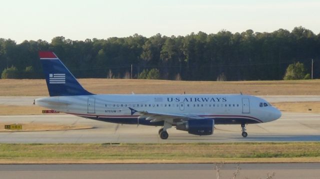 Airbus A319 (N751UW) - A nice side shot of the U.S Airways A319.  Taken December 11, 2014