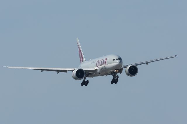 BOEING 777-200LR (A7-BFF) - WAW SPOTTING