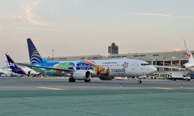 Boeing 737 MAX 9 (HP-9927CMP) - Panama canal meets Boston green island.  BSIF