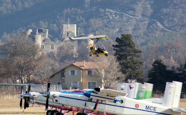 — — - ULM LANDING VIEW ON TALLARD S CASTLE FRENCH ALPS