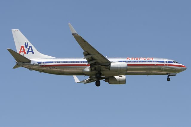 Boeing 737-800 (N971AN) - May 29, 2010 - approached Detroit 