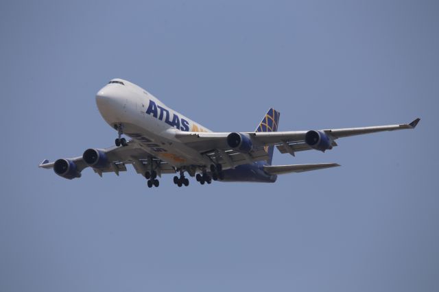 Boeing 747-400 (N409MC)