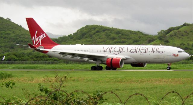 Airbus A330-200 (G-VMIK)