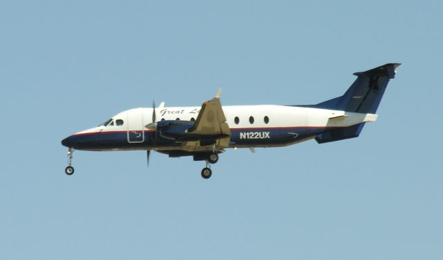 Beechcraft 1900 (N122UX) - Photo credit: George Goebel.  Public domain.