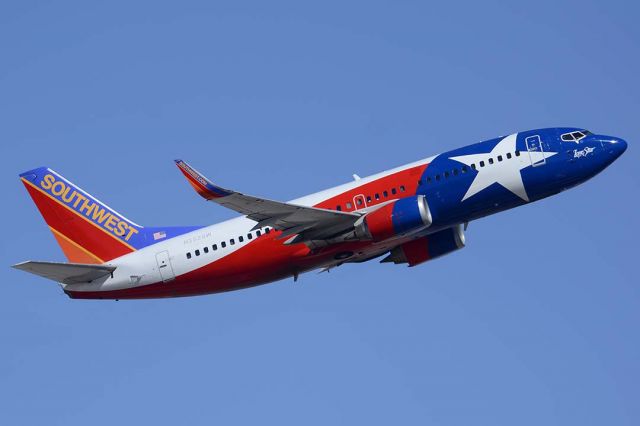 BOEING 737-300 (N352SW) - Southwest Boeing 737-3H4 N352SW Lone Star One at Phoenix Sky Harbor International Airport on March 6, 2015. 