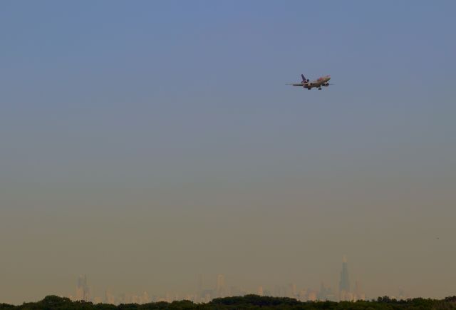 McDonnell Douglas DC-10 (N566FE)