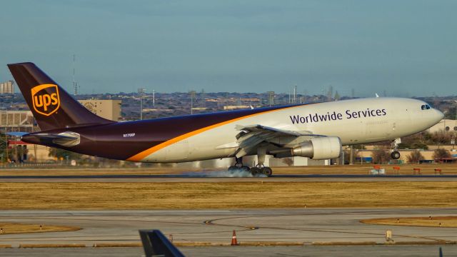 Airbus A300F4-600 (N170UP) - 13R arrival.