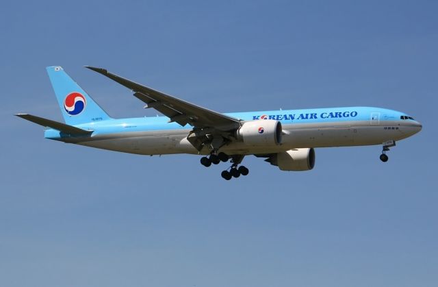 BOEING 777-200LR (HL8075)