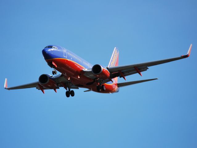 Boeing 737-700 (N494WN) - Inaugural Southwest Airlines service, arriving flight on final for runway 23 at KCLT - 4/14/13