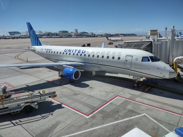 EMBRAER 175 (long wing) (N605UX)