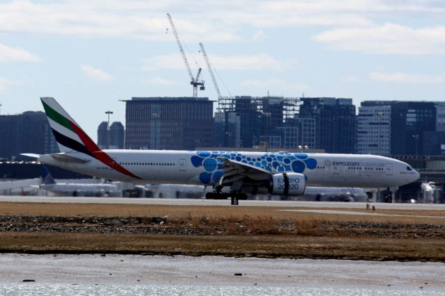 BOEING 777-300ER (A6-EGB)