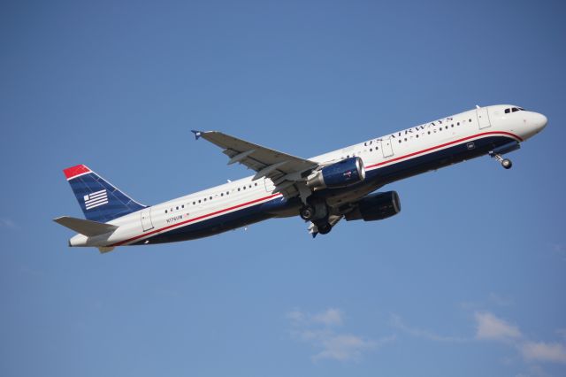 Airbus A321 (N176UW) - Departing 34R