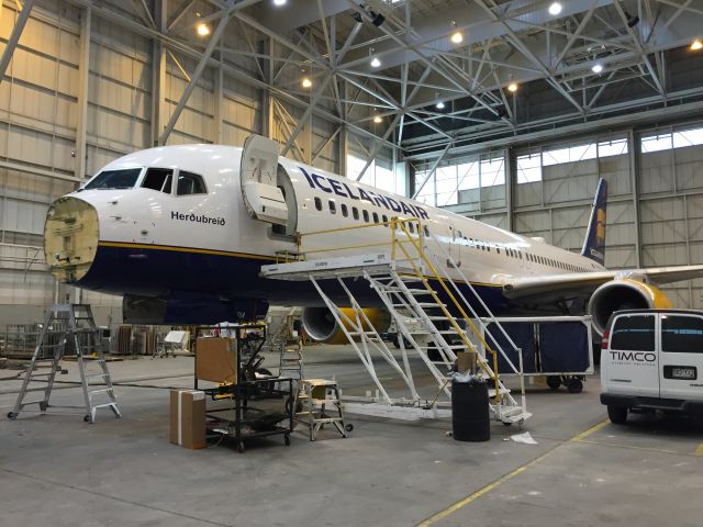 Boeing 757-200 (TF-FIA) - Undergoing inspection after lightning strike to nose cone.