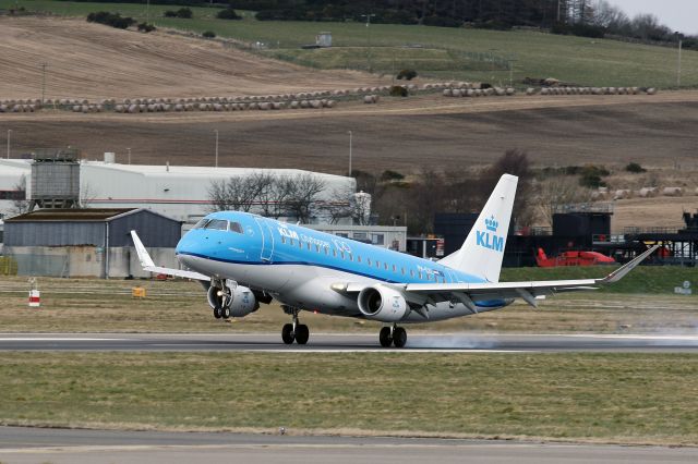 Embraer 175 (PH-EXL) - KL1443 from AMS to ABZ on 12 March 2020