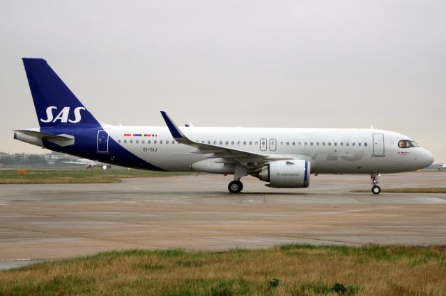 Airbus A320neo (EI-SIJ) - Taxiing to Stand 224 on 4-Mar-22 operating flight SAS501 from EKCH.
