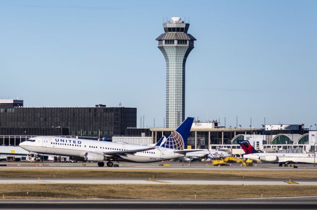 Boeing 737-800 (N87513)