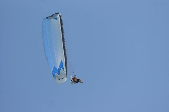 — — - This guy was flying along the beach in Panama City Beach, FL.