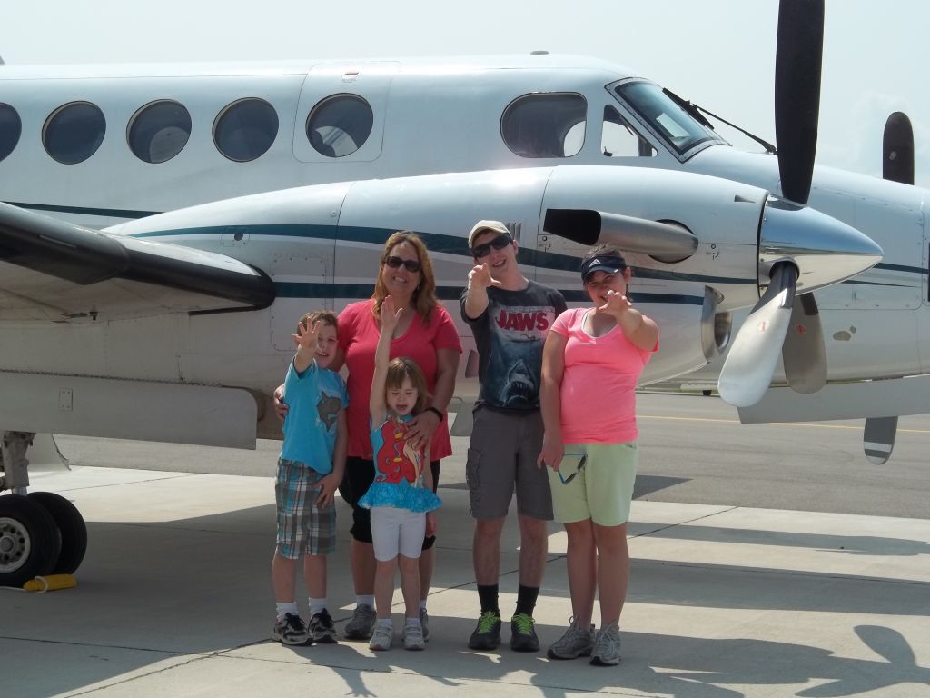 — — - Beautiful day at KMGN. Took the kids to watch aircraft arrive and depart.This KingAir was due to lv for Lynchburg,VA. so we stayed to watch!