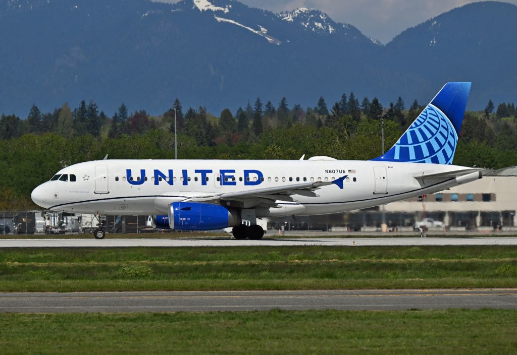 Airbus A319 (N807UA)