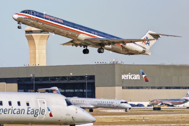 McDonnell Douglas MD-80 (N70504)