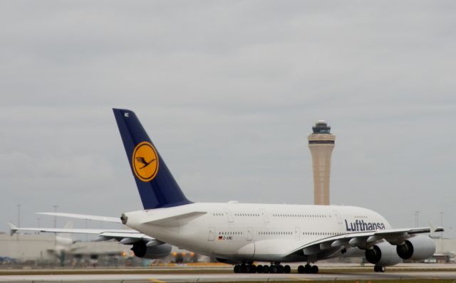 Airbus A380-800 (D-AIMC)