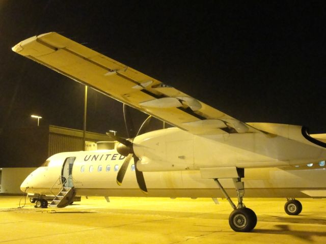 de Havilland Dash 8-400 (N203WQ)