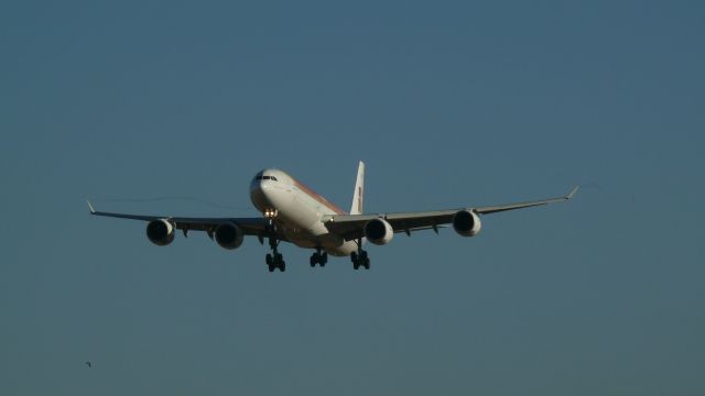 Airbus A340-600 (EC-JNQ) - FOTO SPOTTER JULIO VILLARROEL, AEROPUERTO ARTURO MERINO BENITEZ, SANTIAGO DE CHILE 