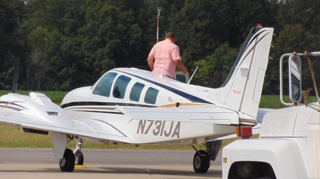 Beechcraft Baron (58) (N731JA) - Hopping out after a weekend flight from MAW.