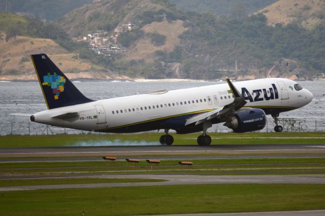 Airbus A320 (PR-YRL)