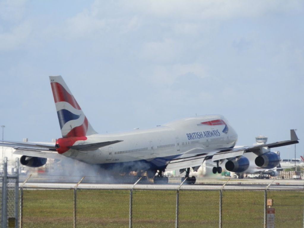Boeing 747-400 (G-BNLW) - Oh,"My aching gear!! "