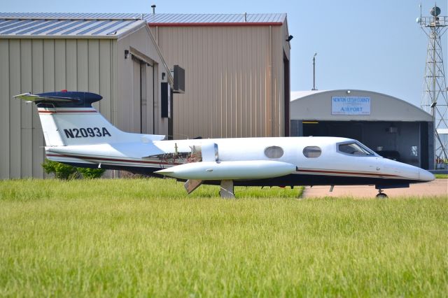 Learjet 24 (N2093A)