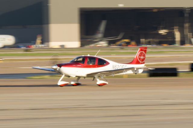 Cirrus SR-22 (N620EC)