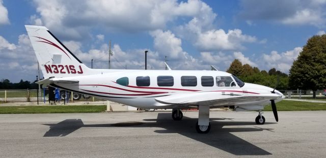 Piper Navajo (N321SJ)