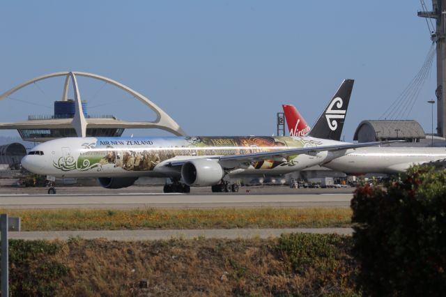 BOEING 777-300ER (ZK-OKP)