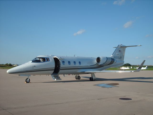 Learjet 55 (N610JR)