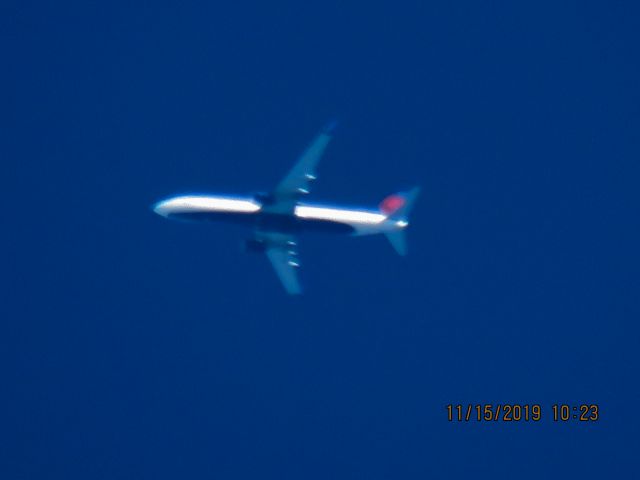 Boeing 737-900 (N802DN)