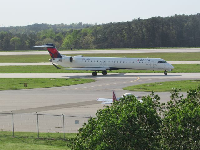 Canadair Regional Jet CRJ-900 (N186GJ)