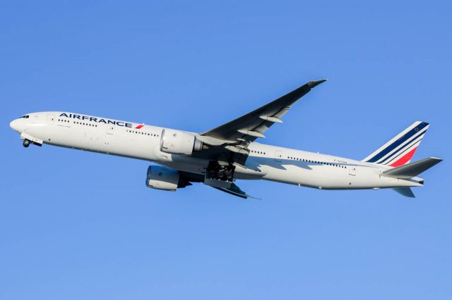 BOEING 777-300ER (F-GSQH) - Takeoff at SFO