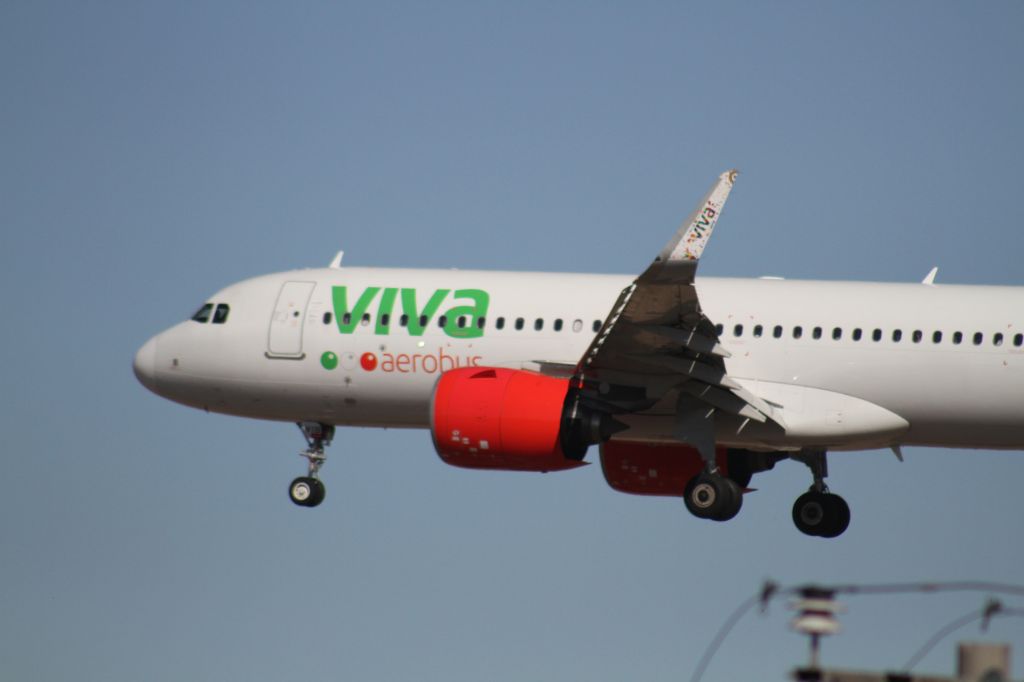 Airbus A320 (XA-VIB) - FINAL APPROACH 27 MMTJ