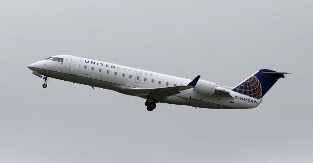 Canadair Regional Jet CRJ-200 (N460AW) - United Express Air Wisconsin 3796 deaparts KLEX runway 4 enroute to KIAD Washington Dulles International.