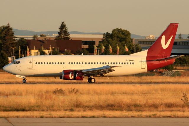 BOEING 737-300 (SX-BDU)