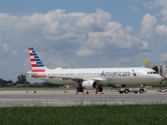 Airbus A321 (N189UW)