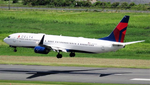 Boeing 737-900 (N808DN)