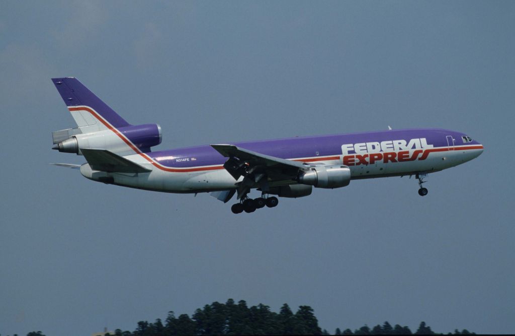 McDonnell Douglas DC-10 (N314FE) - Short Final at Narita Intl Airport Rwy16 on 1990/05/27